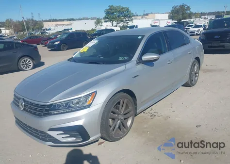 2017 Volkswagen Passat 1.8T R-Line из США, поврежденный, VIN 1VWDT7A33HC072196